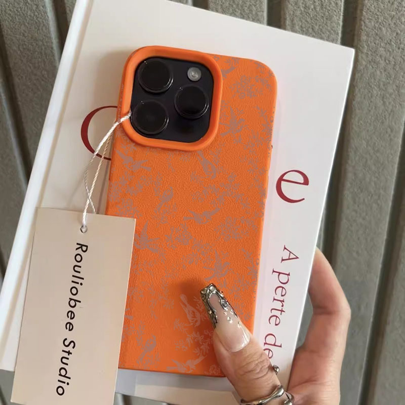ピンクの小花とライチ柄のシリコン製スマホケース iPhone - Perfume Pure Xs のレビューと価格