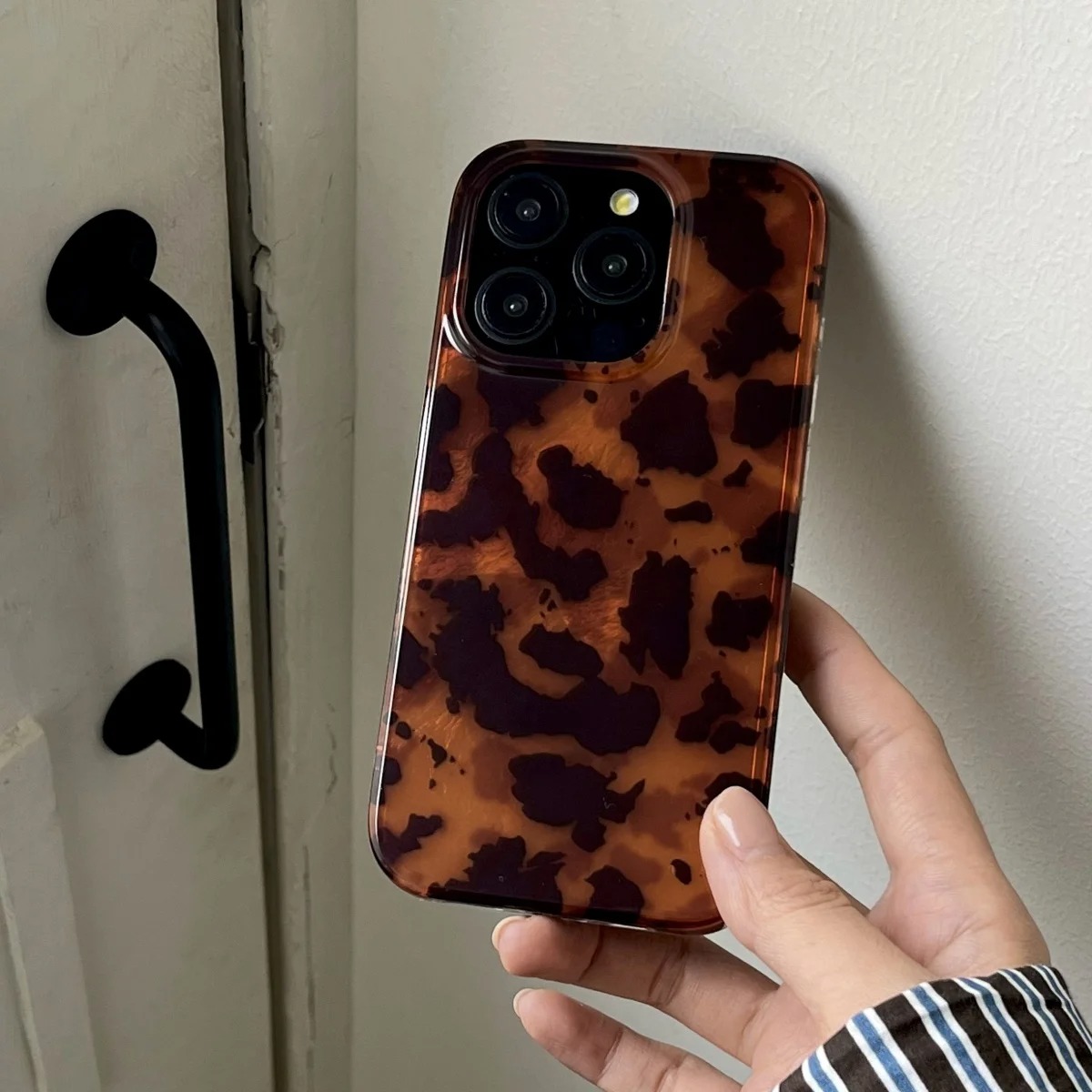 レトロなアンバーテクスチャのレーザー加工スマホケース iPh - Perfume Pure Xs のレビューと価格